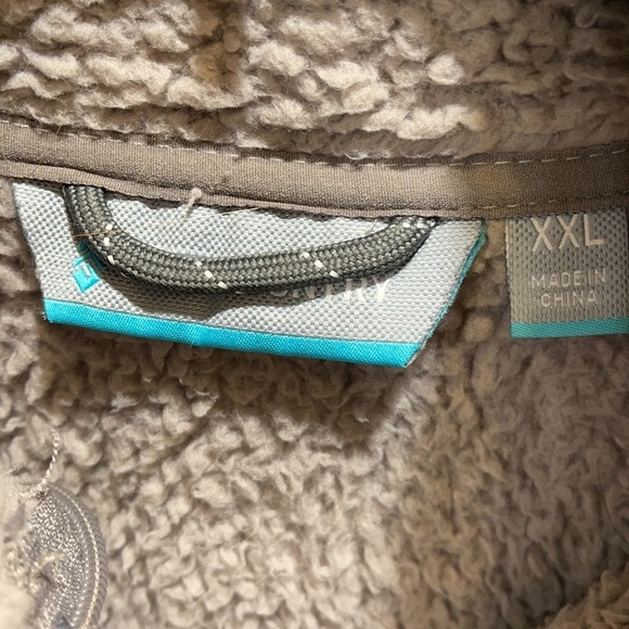 Free country fuzzy vest NN - Picture 2 of 7